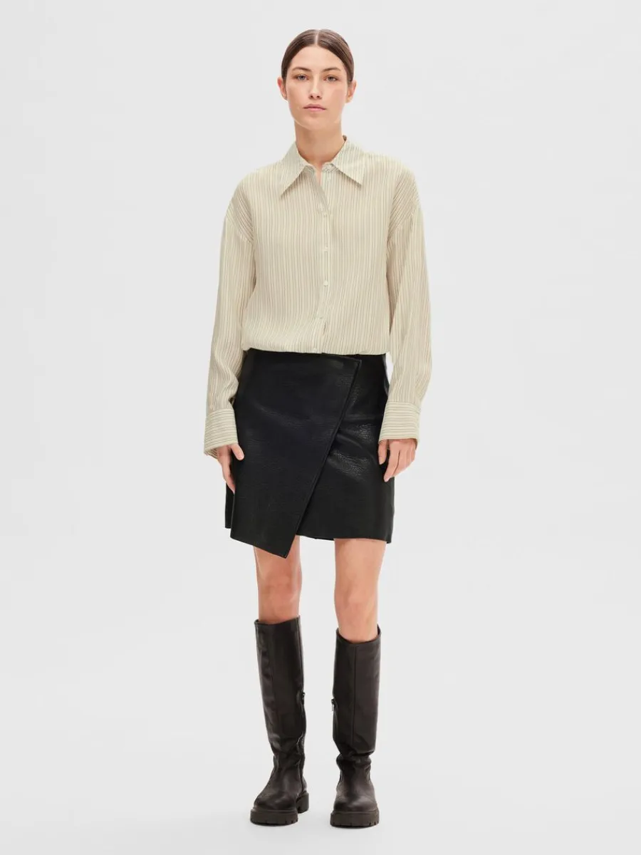 ldersydd_minikjol_2.webp SELECTED LÄDERSYDD MINIKJOL Black Cheap