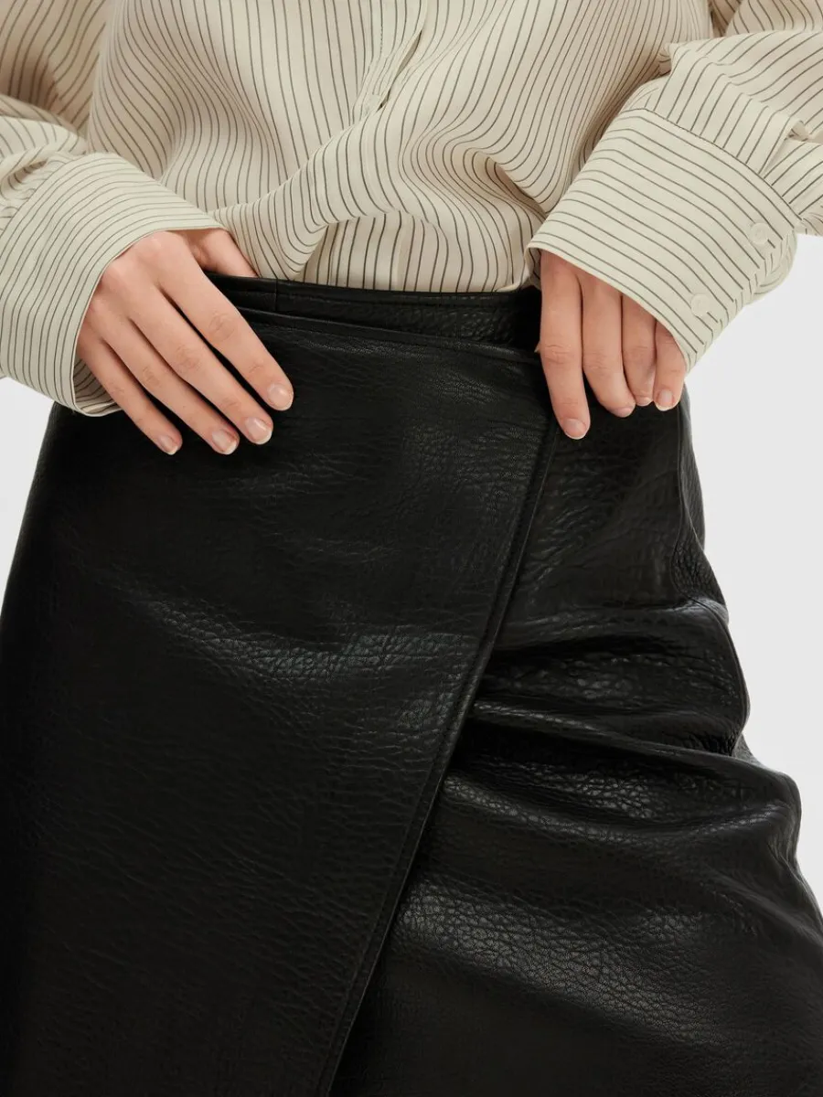 ldersydd_minikjol_4.webp SELECTED LÄDERSYDD MINIKJOL Black Cheap