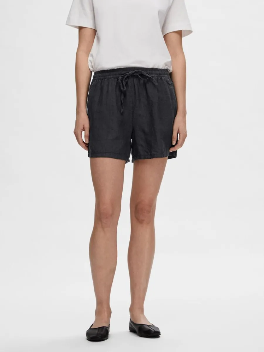 linnesydda_shorts_1.webp SELECTED LINNESYDDA SHORTS Black Fashion