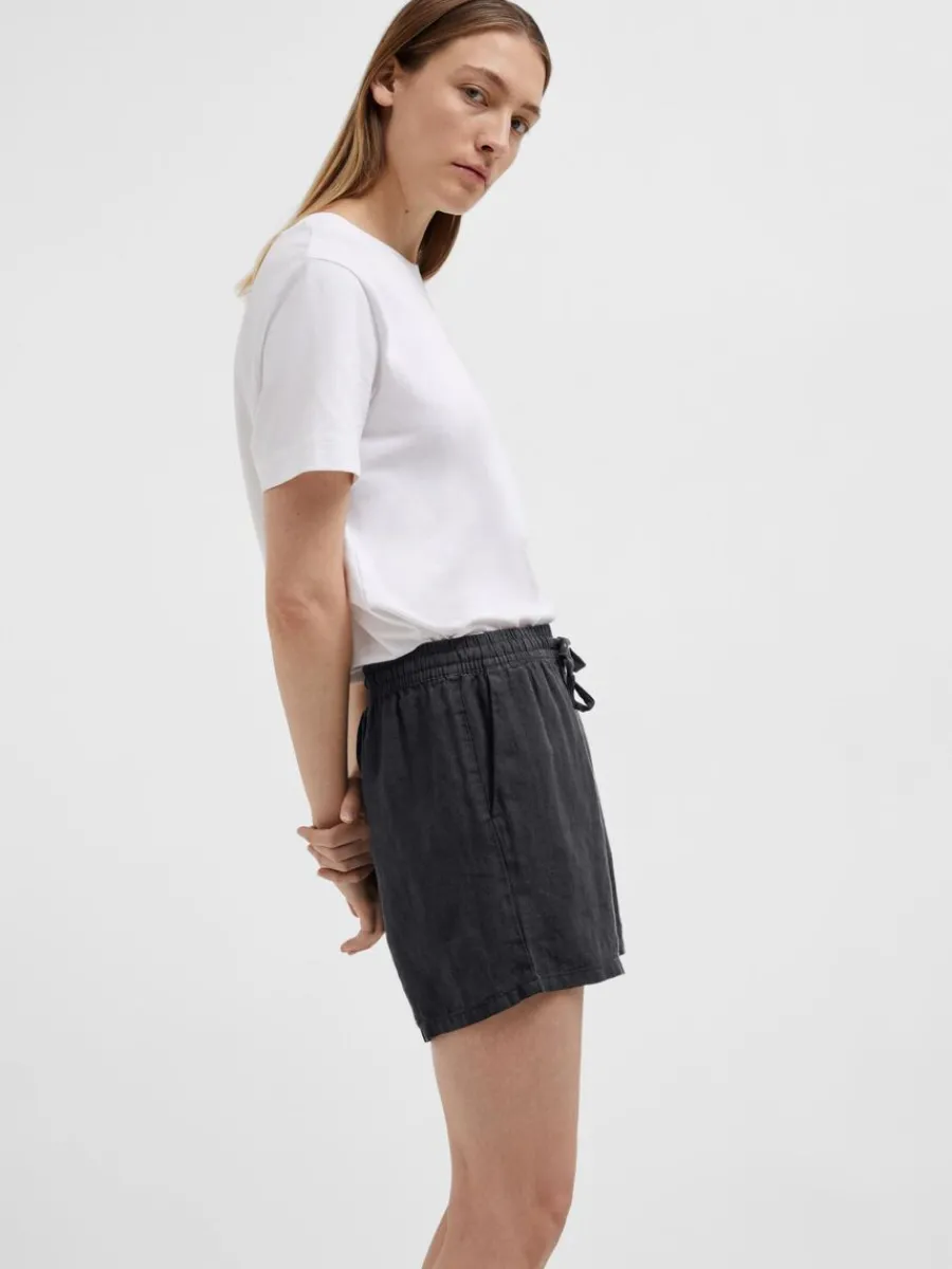 linnesydda_shorts_3.webp SELECTED LINNESYDDA SHORTS Black Fashion