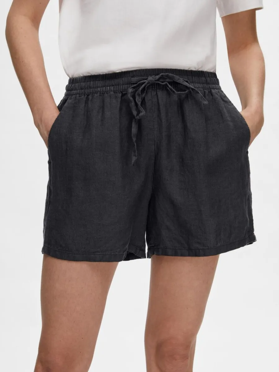 linnesydda_shorts_4.webp SELECTED LINNESYDDA SHORTS Black Fashion