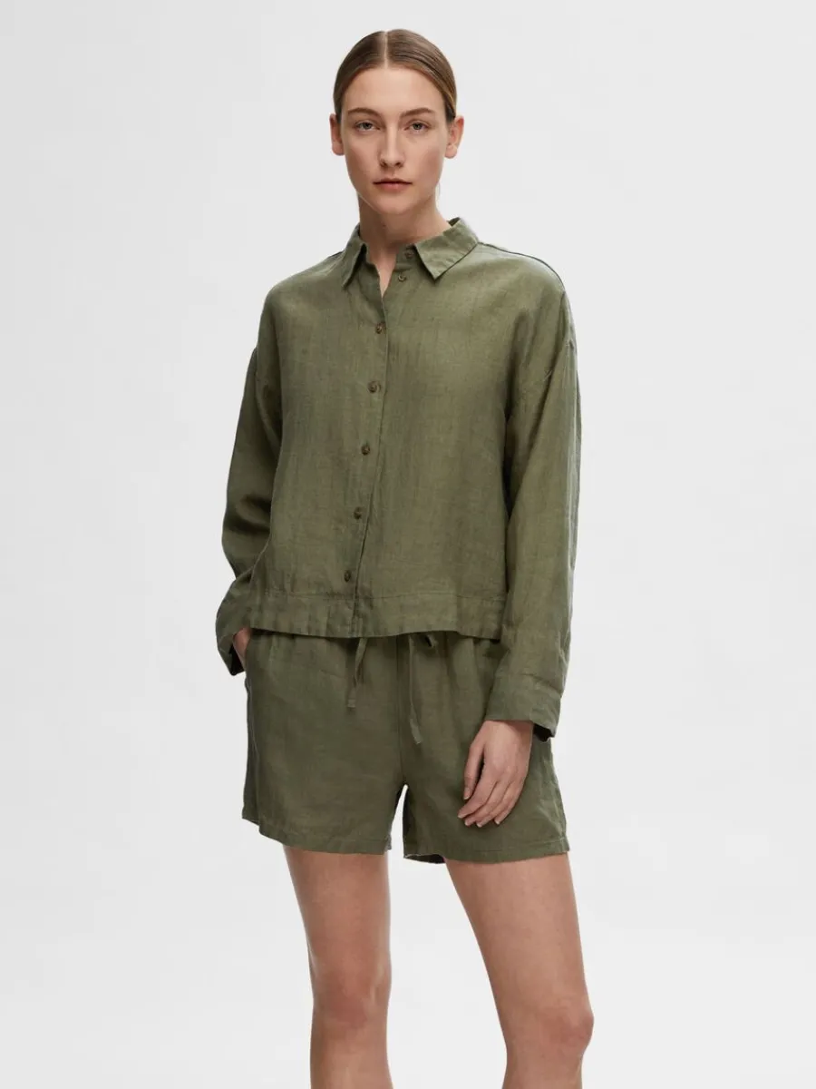 linnesydda_skjorta_0-1.webp SELECTED LINNESYDDA SKJORTA Green Hot