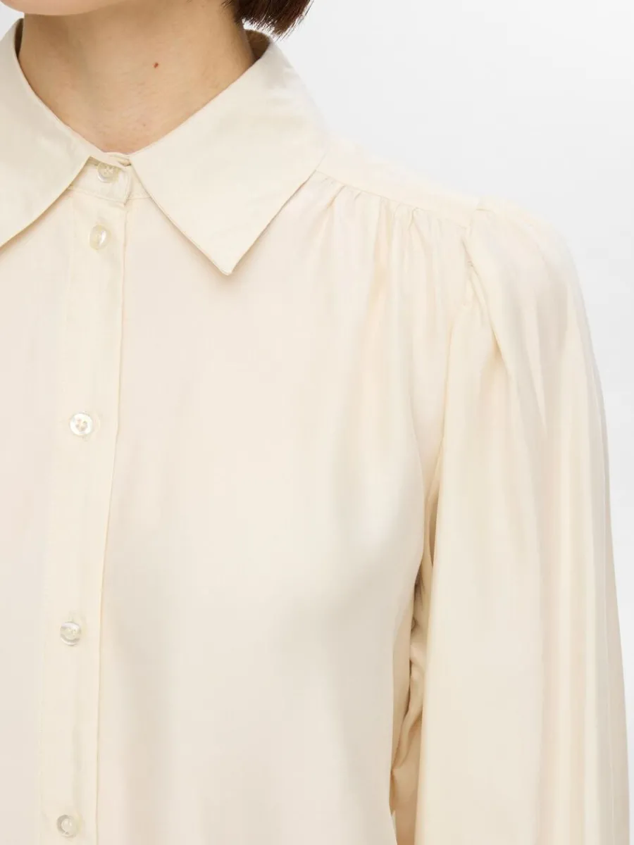 lnga_rmar_satinskjorta_3.webp SELECTED LÅNGA ÄRMAR SATINSKJORTA Beige Store
