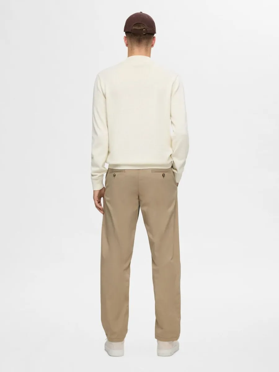 lnga_rmar_stickad_trja_5-13.webp SELECTED LÅNGA ÄRMAR STICKAD TRÖJA Beige Clearance