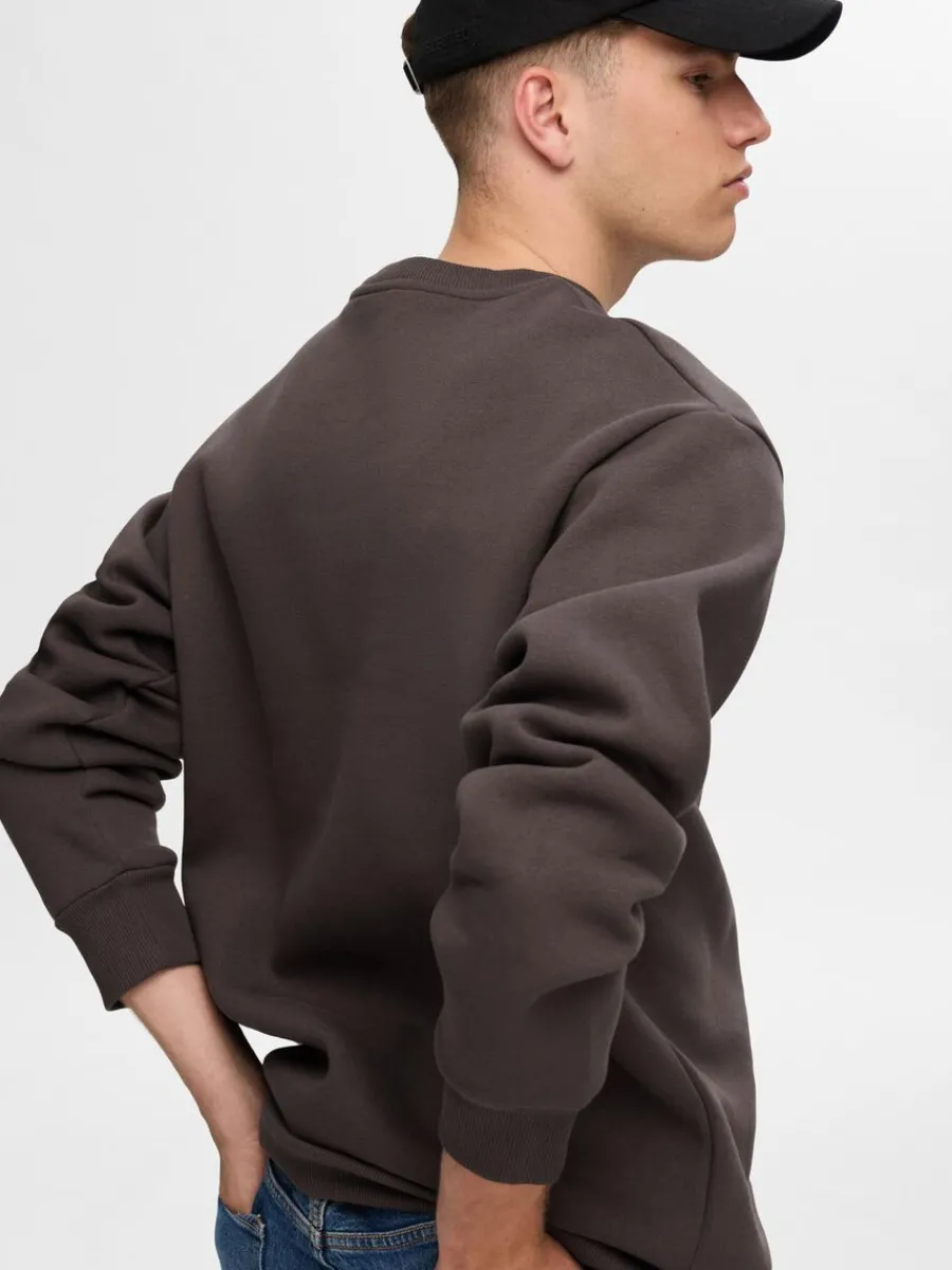lnga_rmar_sweatshirt_3.webp SELECTED LÅNGA ÄRMAR SWEATSHIRT Brown Sale