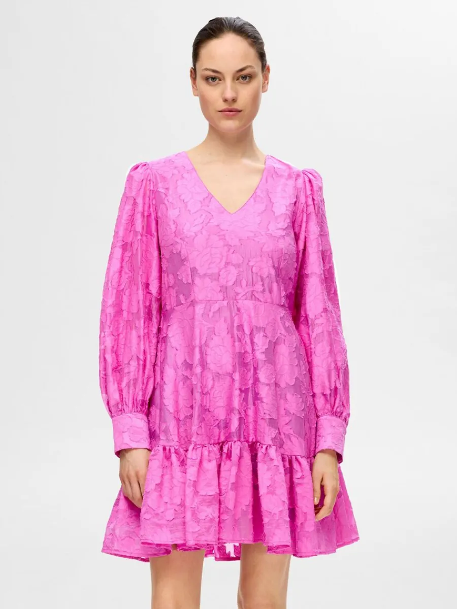 lngrmad_blommig_kort_klnn_0-2.webp SELECTED LÅNGÄRMAD BLOMMIG KORT KLÄNNING Pink Cheap