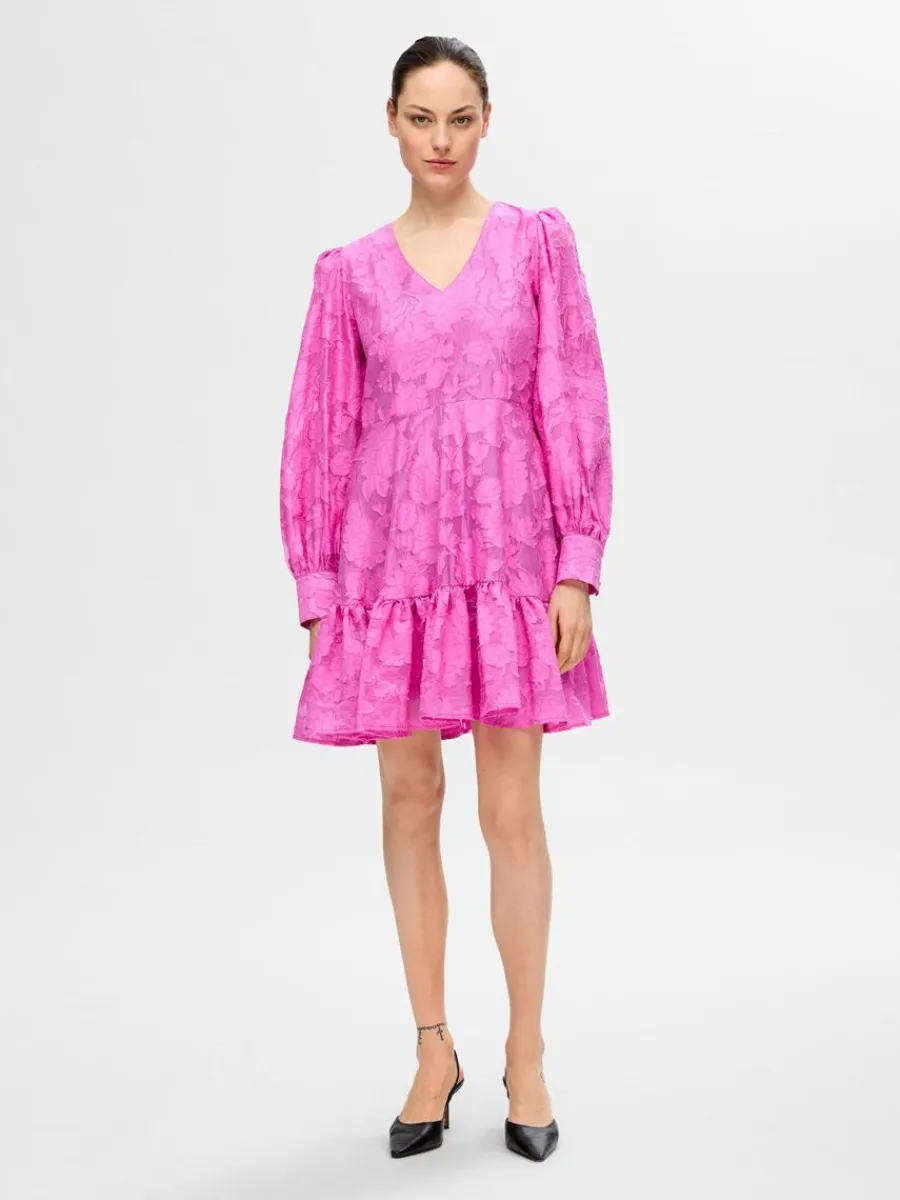 lngrmad_blommig_kort_klnn_1-2.webp SELECTED LÅNGÄRMAD BLOMMIG KORT KLÄNNING Pink Cheap
