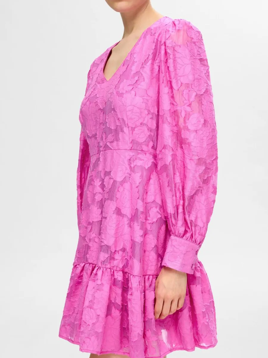 lngrmad_blommig_kort_klnn_3-2.webp SELECTED LÅNGÄRMAD BLOMMIG KORT KLÄNNING Pink Cheap