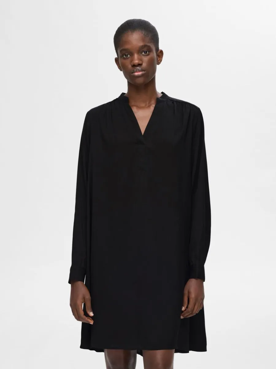 lngrmad_kort_klnning_0-3.webp SELECTED LÅNGÄRMAD KORT KLÄNNING Black Outlet