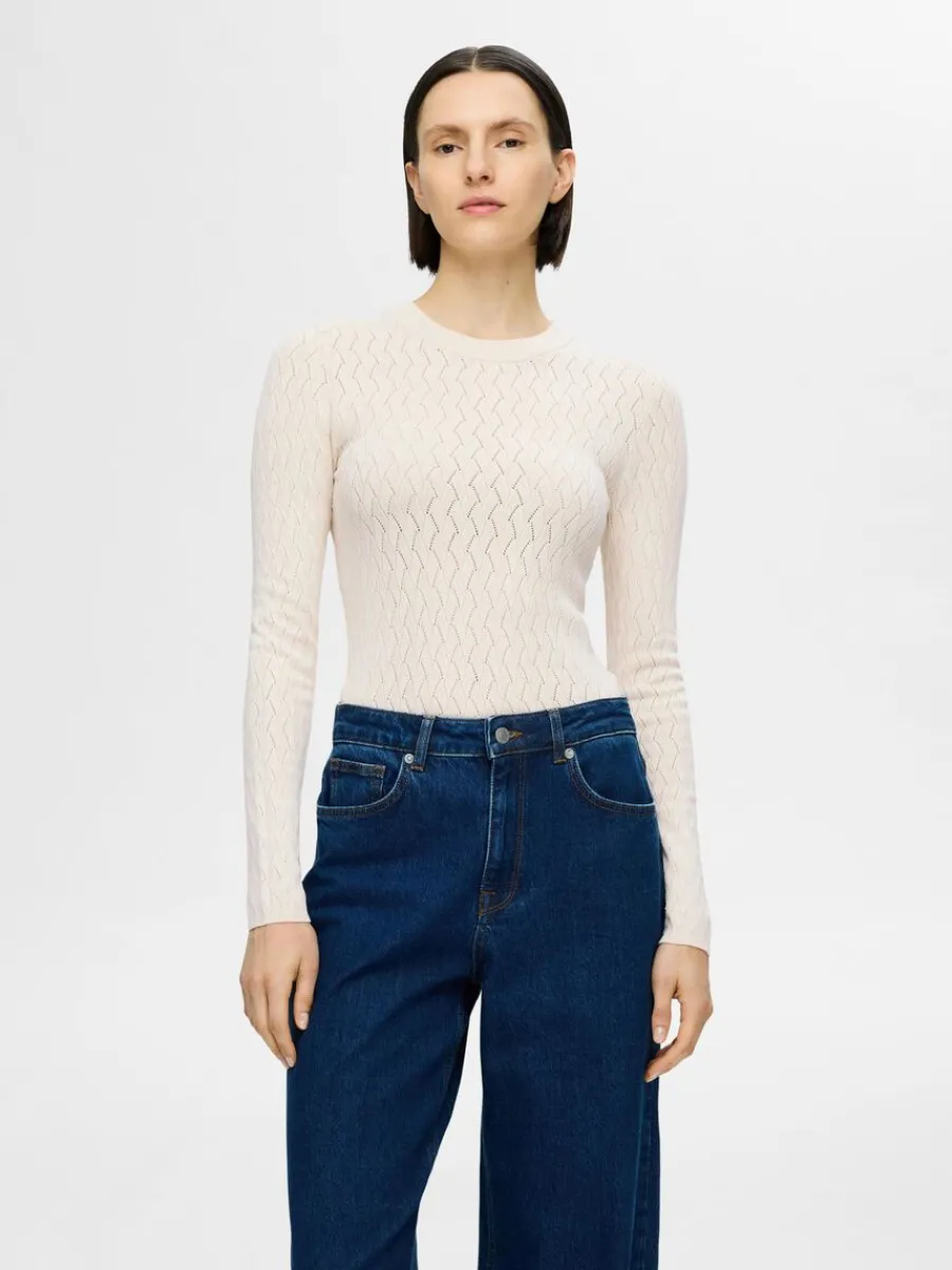 lngrmad_stickad_topp_0-6.webp SELECTED LÅNGÄRMAD STICKAD TOPP Beige Shop