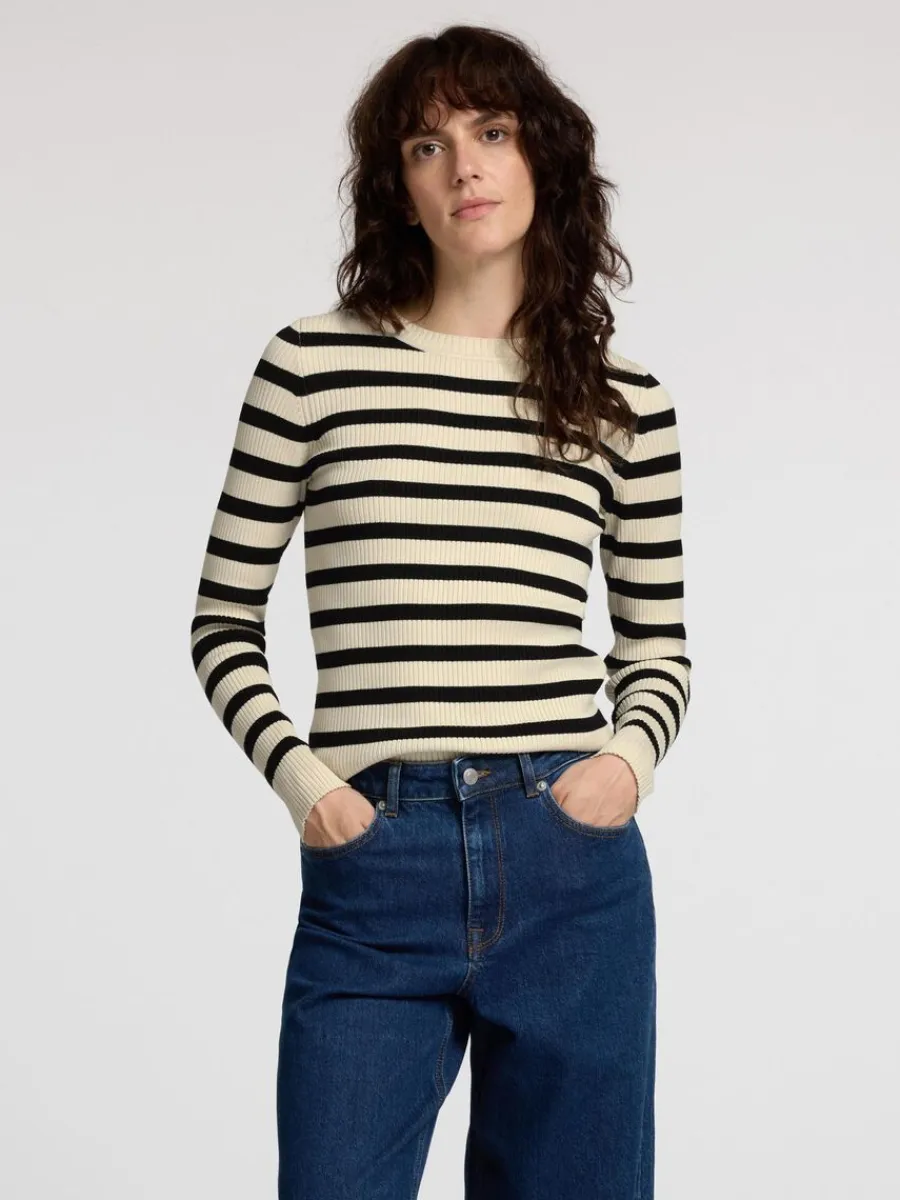 lngrmad_stickad_topp_0.webp SELECTED LÅNGÄRMAD STICKAD TOPP Beige Fashion