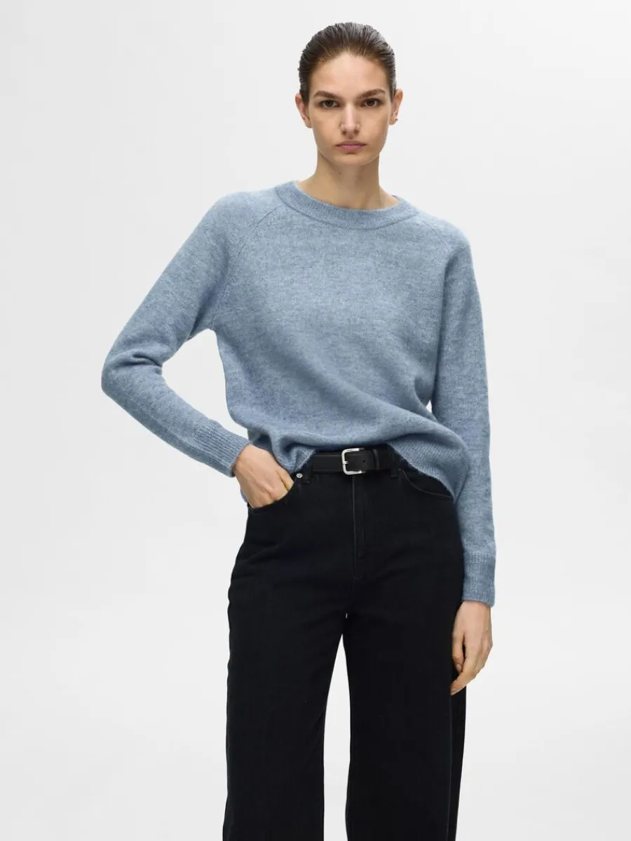 lngrmad_stickad_trja_0-6.webp SELECTED LÅNGÄRMAD STICKAD TRÖJA Blue Flash Sale