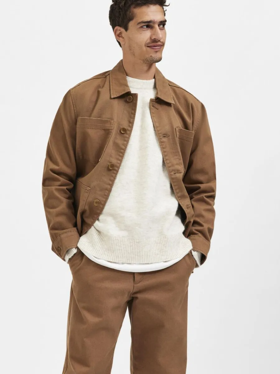lngrmad_stickad_trja_2-19.webp SELECTED LÅNGÄRMAD STICKAD TRÖJA Beige Clearance