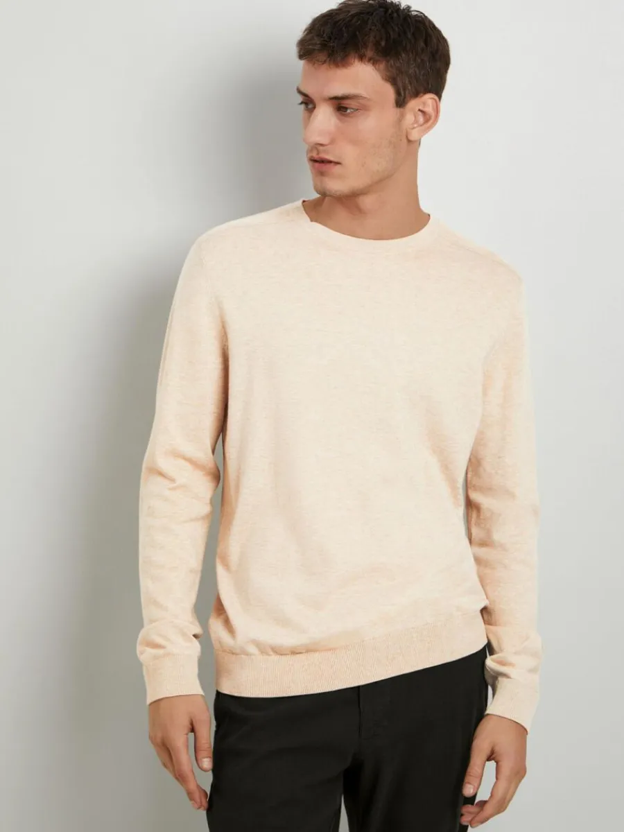 lngrmad_stickad_trja_2-29.webp SELECTED LÅNGÄRMAD STICKAD TRÖJA Beige Shop