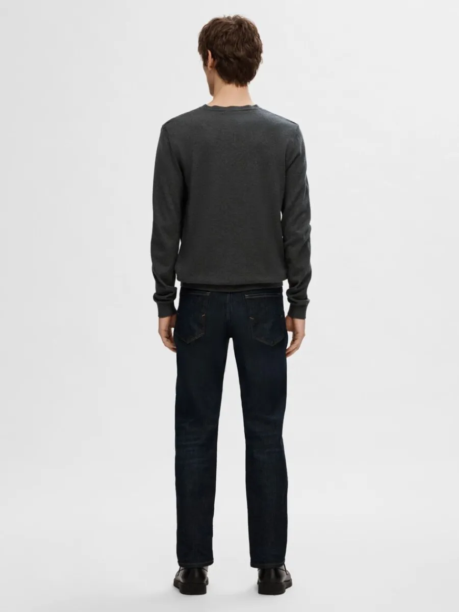 lngrmad_stickad_trja_4-31.webp SELECTED LÅNGÄRMAD STICKAD TRÖJA Grey Shop