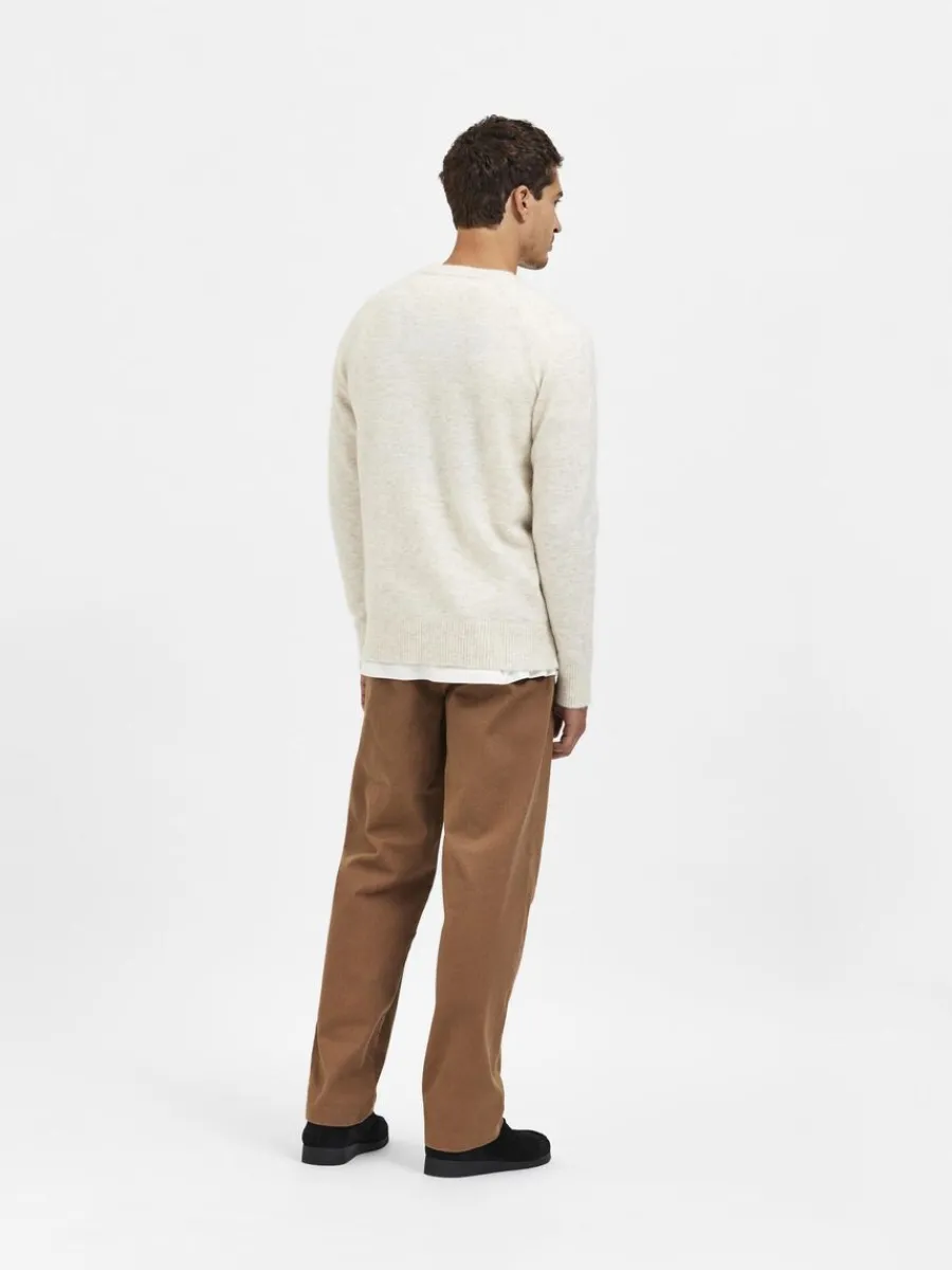 lngrmad_stickad_trja_5-17.webp SELECTED LÅNGÄRMAD STICKAD TRÖJA Beige Clearance