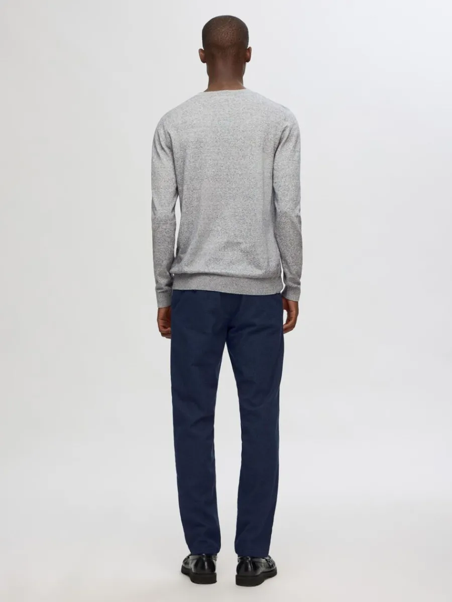 lngrmad_stickad_trja_5-21.webp SELECTED LÅNGÄRMAD STICKAD TRÖJA Grey Discount