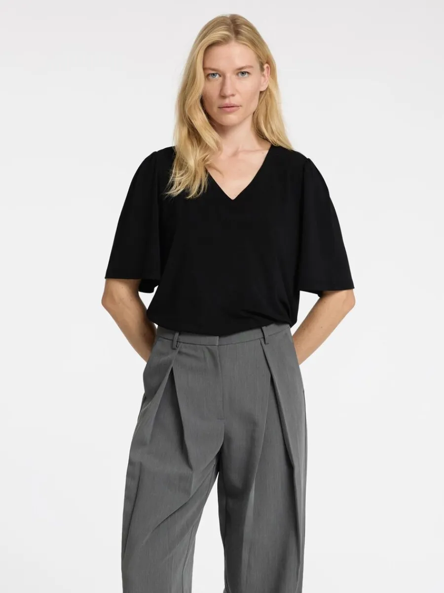 loose_fit_vringad_topp_0.webp SELECTED LOOSE FIT V-RINGAD TOPP Black Store