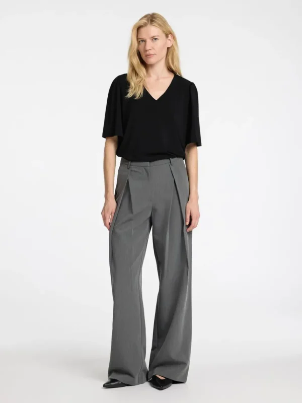 SELECTED LOOSE FIT V-RINGAD TOPP Black Store