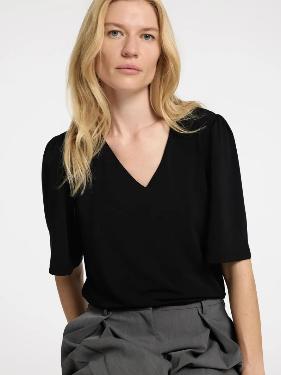 loose_fit_vringad_topp_2.webp SELECTED LOOSE FIT V-RINGAD TOPP Black Store