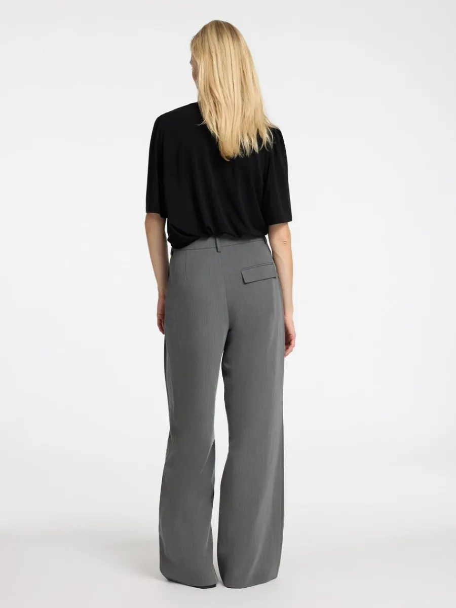 loose_fit_vringad_topp_4.webp SELECTED LOOSE FIT V-RINGAD TOPP Black Store