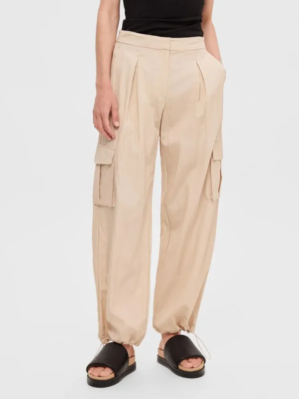 SELECTED LÖS PASSFORM FALLSKÄRMSBYXOR Beige Clearance