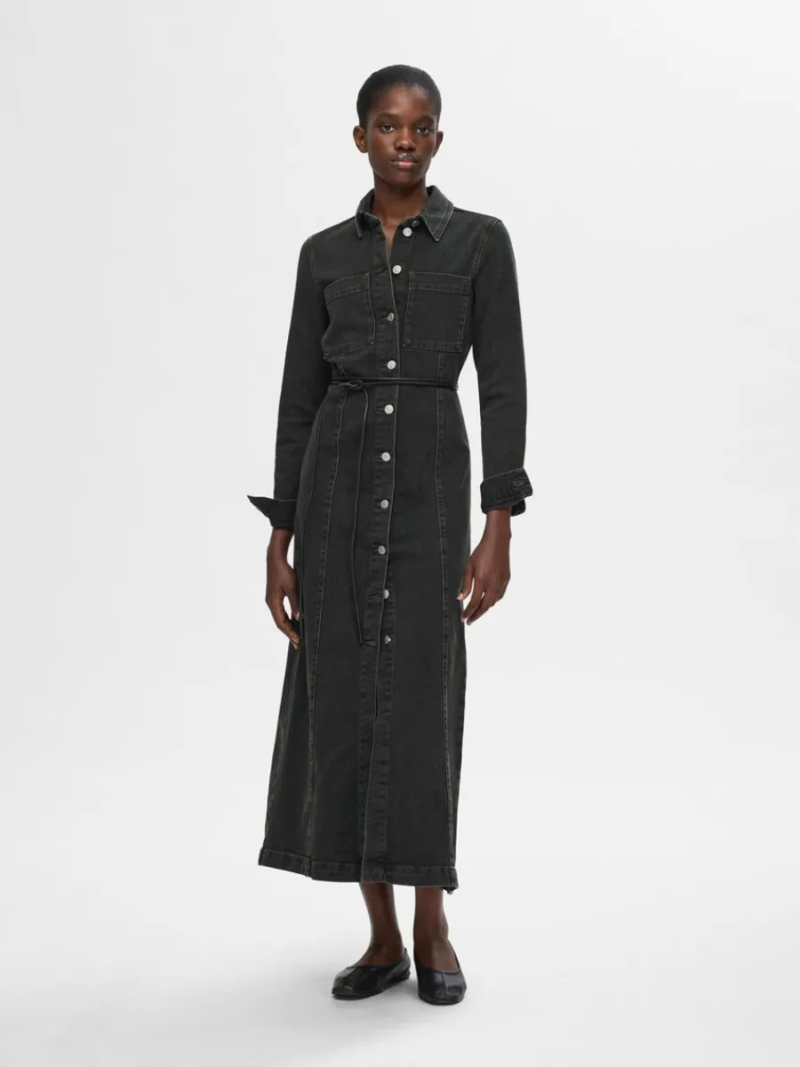 maxilng_jeansklnning_1.webp SELECTED MAXILÅNG JEANSKLÄNNING Black Sale