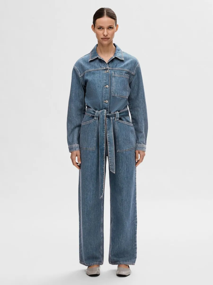 mellantvttad_denim_jumpsu_0.webp SELECTED MELLANTVÄTTAD DENIM JUMPSUIT Blue Shop
