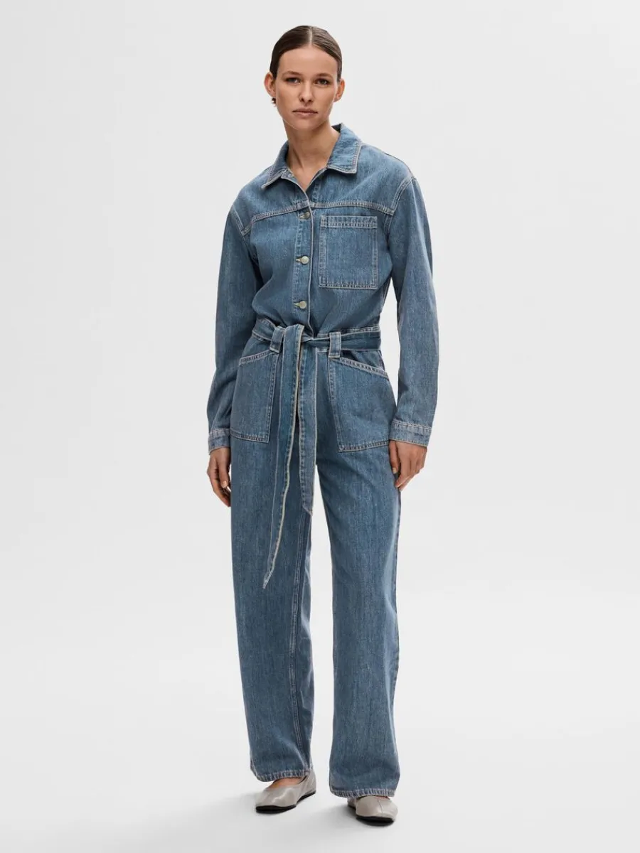 mellantvttad_denim_jumpsu_1.webp SELECTED MELLANTVÄTTAD DENIM JUMPSUIT Blue Shop