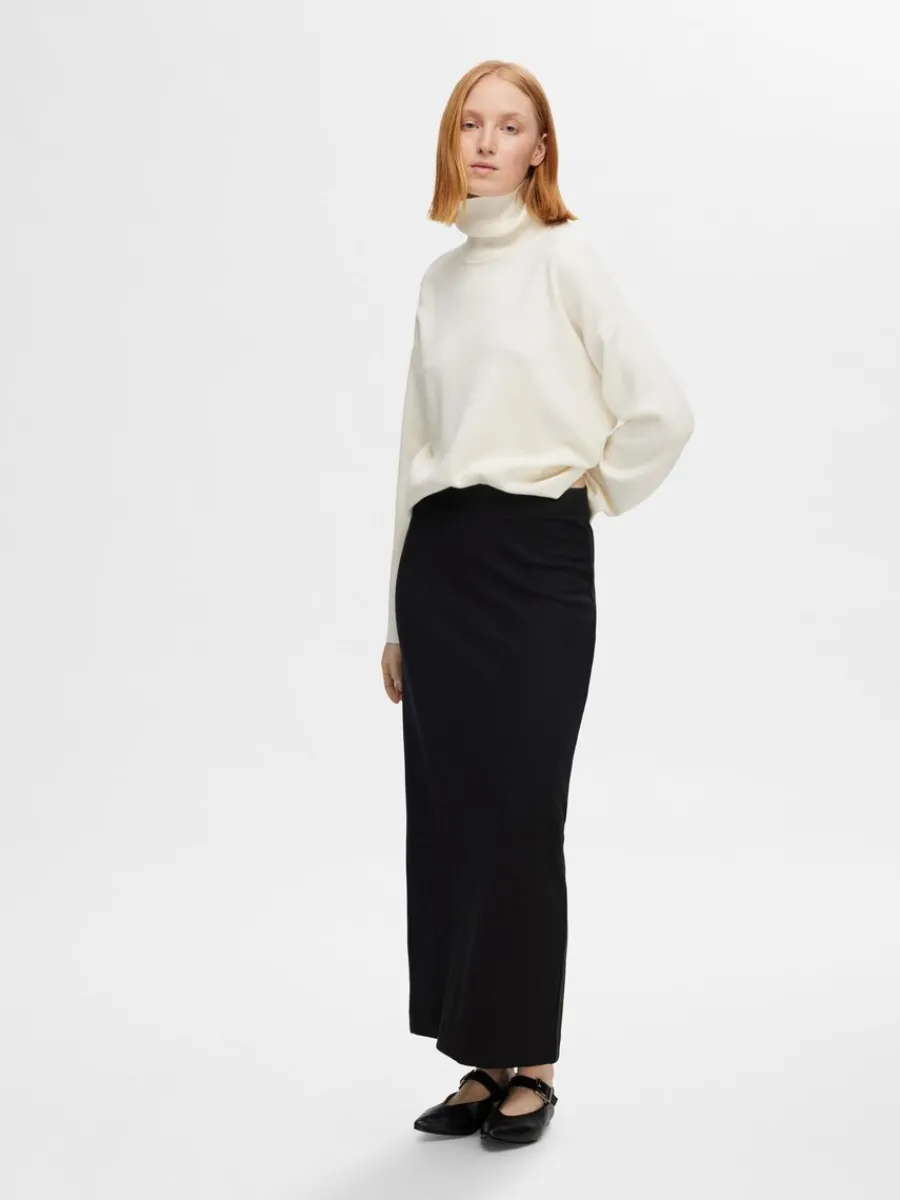 normal_midja_maxikjol_3.webp SELECTED NORMAL MIDJA MAXIKJOL Black Fashion