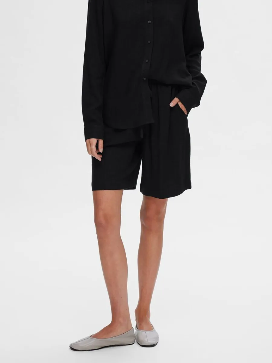 normal_midja_shorts_1-3.webp SELECTED NORMAL MIDJA SHORTS Black Store