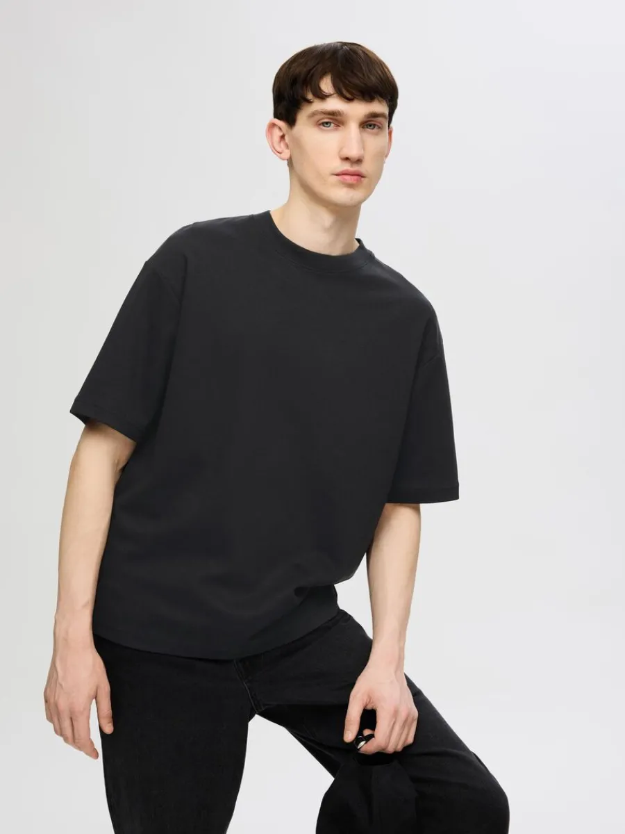 oversize_korta_rmar_tshir_2-7.webp SELECTED OVERSIZE KORTA ÄRMAR T-SHIRT Black Sale