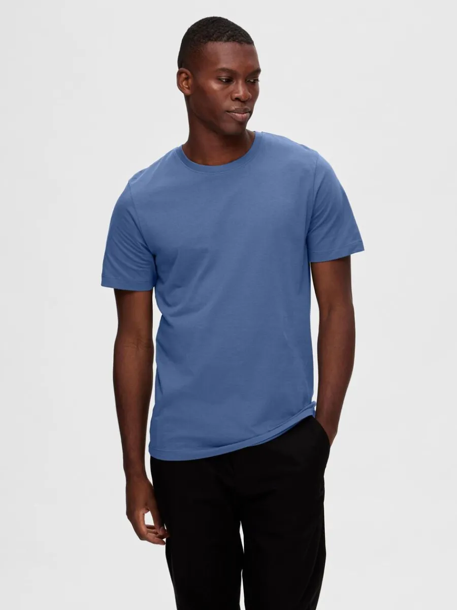 pack_bomull_tshirt_0-4.webp SELECTED 3-PACK BOMULL T-SHIRT Blue Outlet