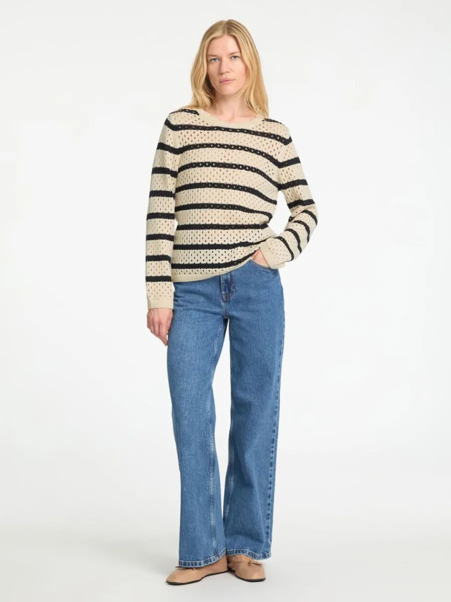 randig_stickad_trja_1.webp SELECTED RANDIG STICKAD TRÖJA Beige Sale