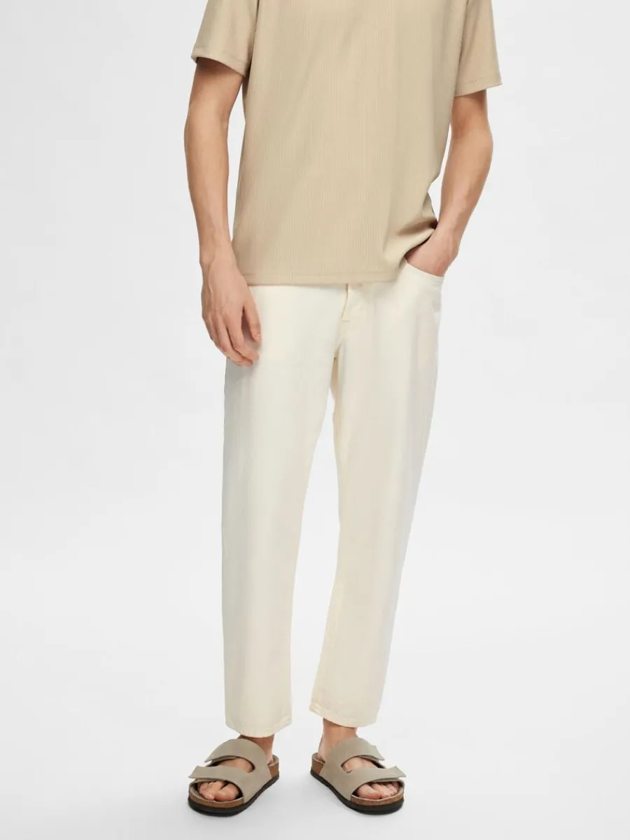 relaxed_fit_cropped_jean_0.webp SELECTED 180 RELAXED FIT CROPPED JEANS Beige Clearance