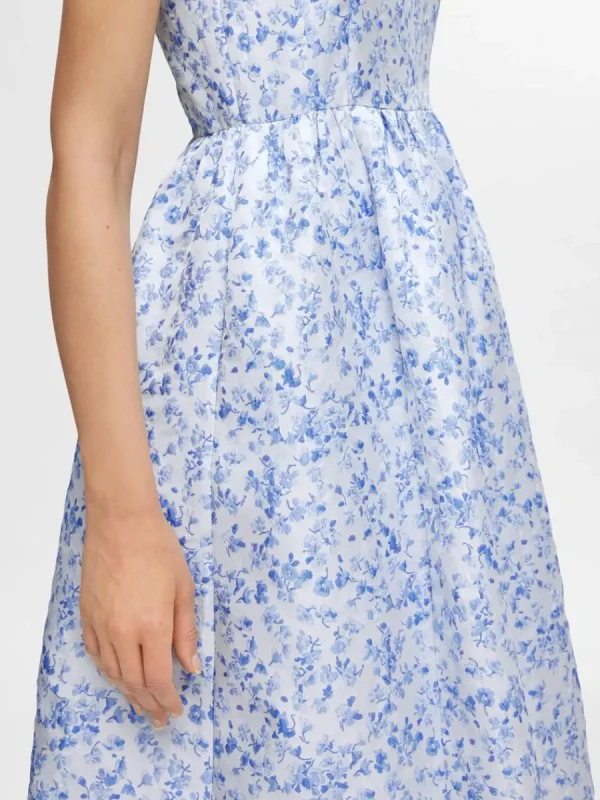 SELECTED ÄRMLÖS BLOMSTERTRYCK MIDIKLÄNNING Blue Shop