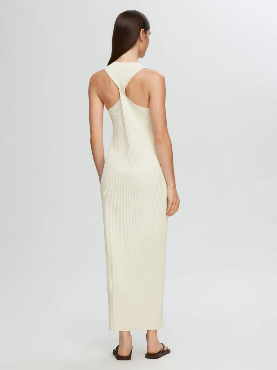 rmls_maxiklnning_4.webp SELECTED ÄRMLÖS MAXIKLÄNNING Beige Store