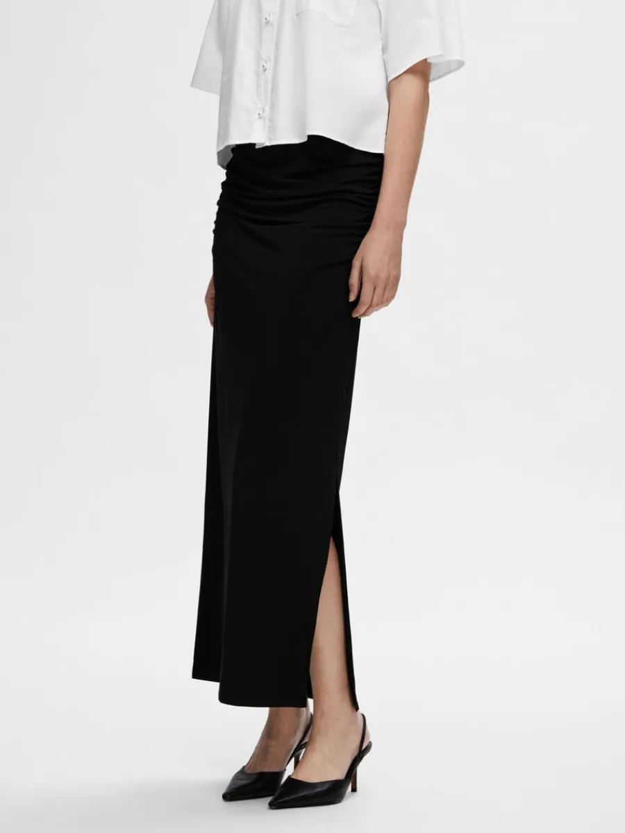 rynkad_maxikjol_1.webp SELECTED RYNKAD MAXIKJOL Black Discount