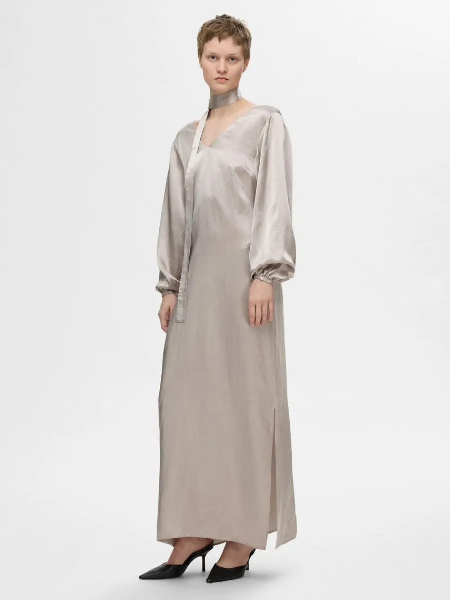 satin_maxiklnning_0.webp SELECTED SATIN MAXIKLÄNNING Silver Cheap