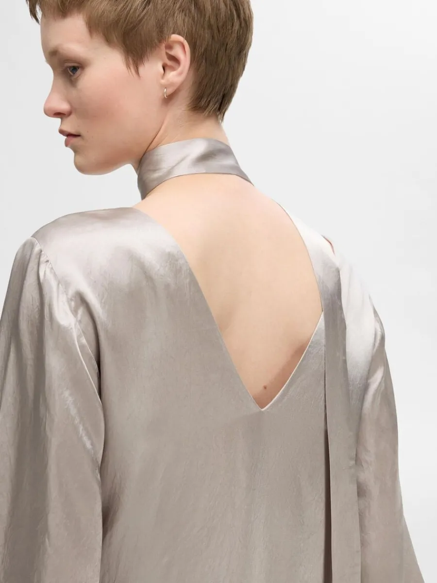 satin_maxiklnning_3.webp SELECTED SATIN MAXIKLÄNNING Silver Cheap