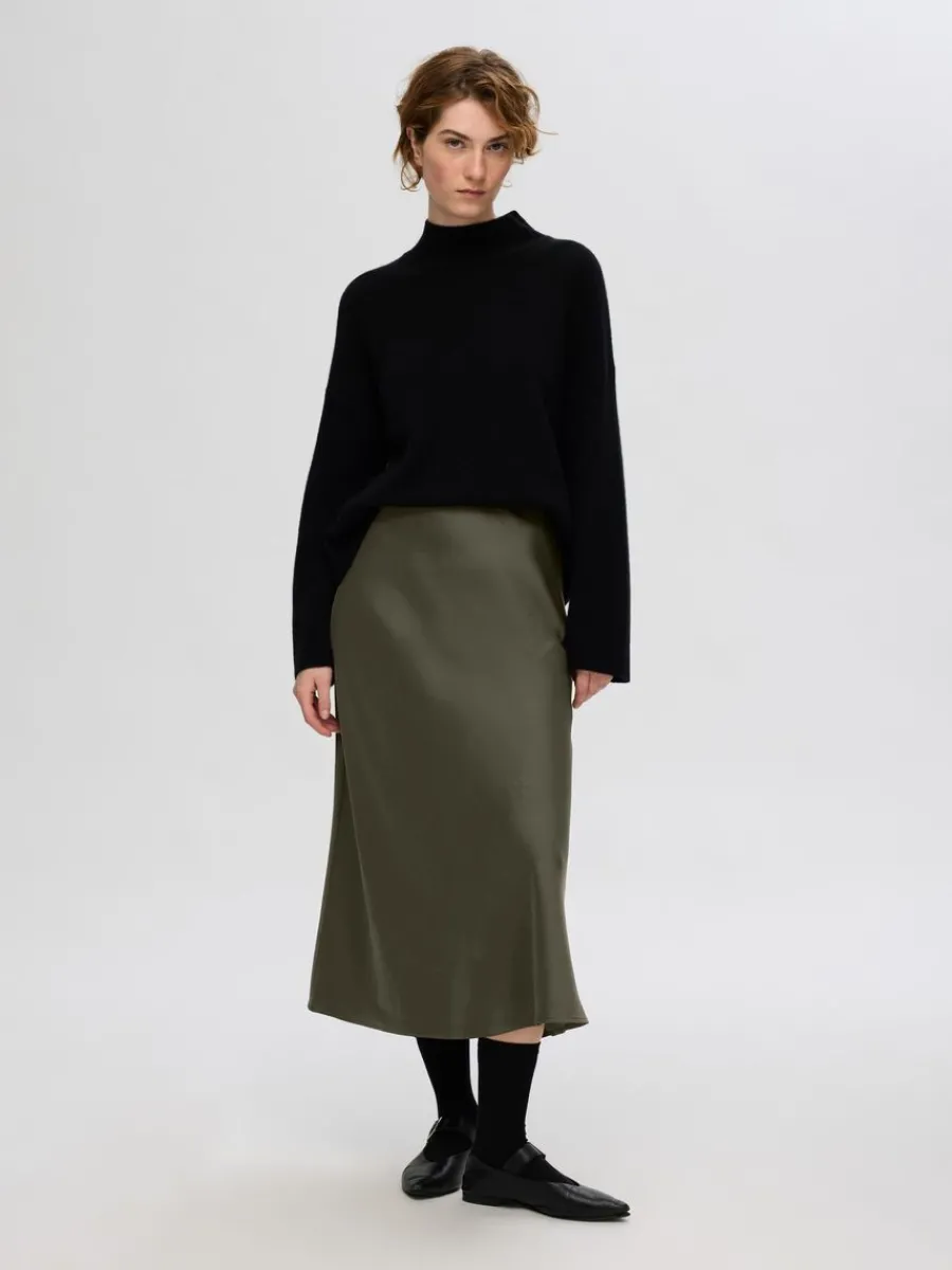 satin_midikjol_2-5.webp SELECTED SATIN MIDIKJOL Green New