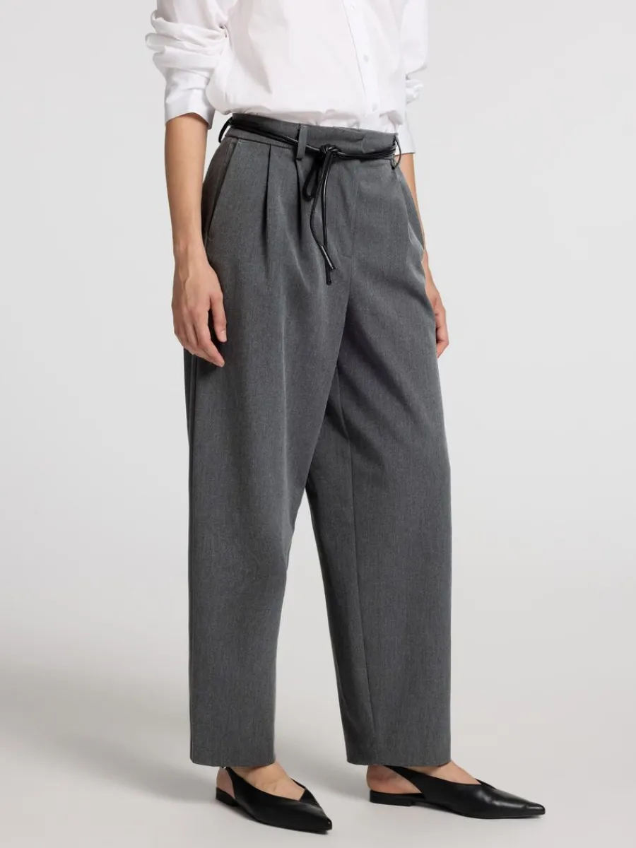 skrddarsydda__barrel_fitb_0-1.webp SELECTED SKRÄDDARSYDDA - BARREL FIT-BYXOR Grey Cheap