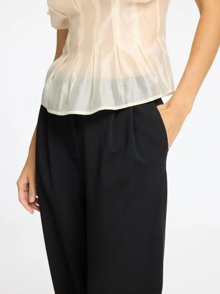 skrddarsydda__barrel_fitb_3.webp SELECTED SKRÄDDARSYDDA - BARREL FIT-BYXOR Black Flash Sale
