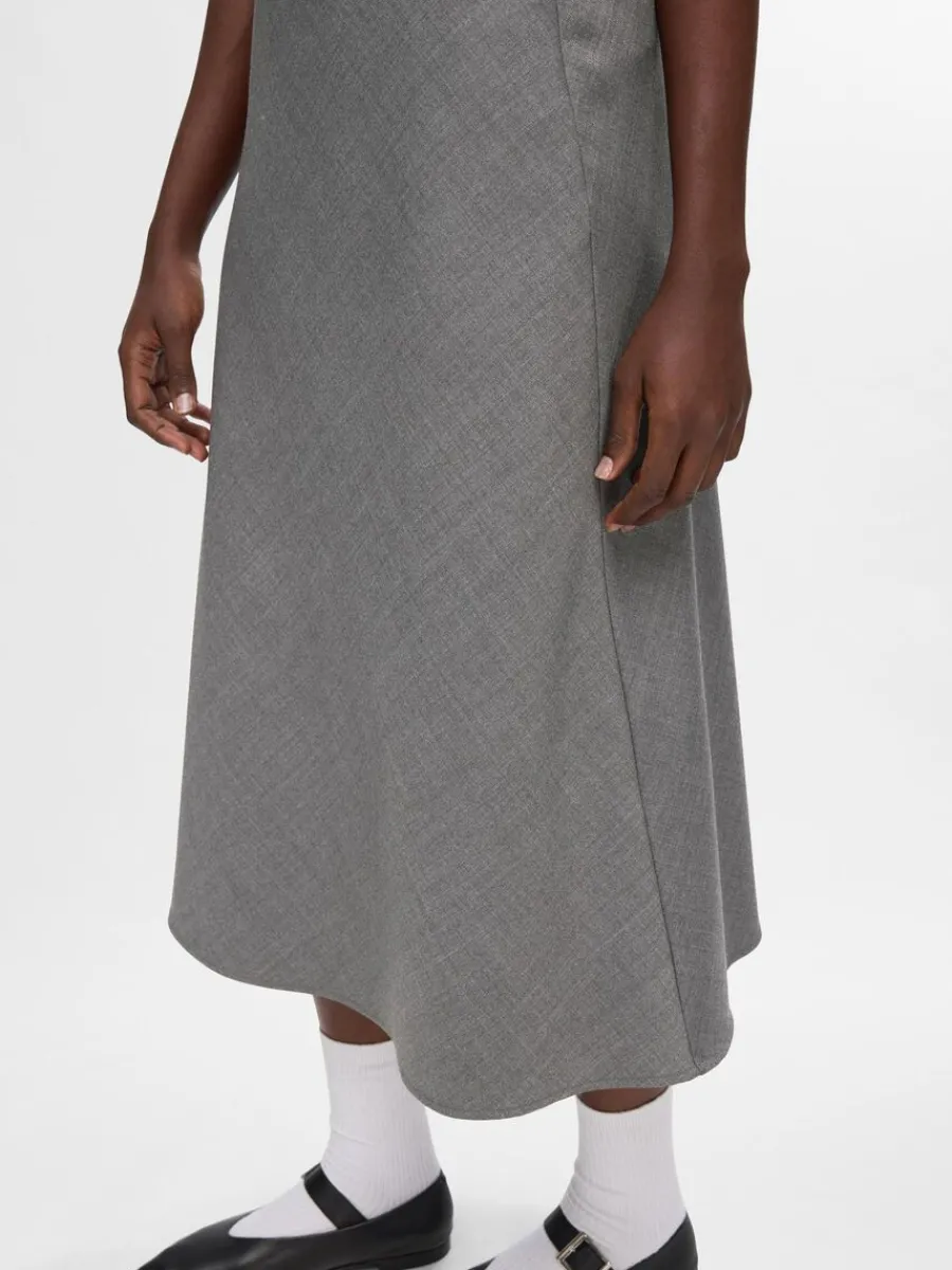 skrddarsydda__midikjol_6.webp SELECTED SKRÄDDARSYDDA - MIDIKJOL Grey Discount