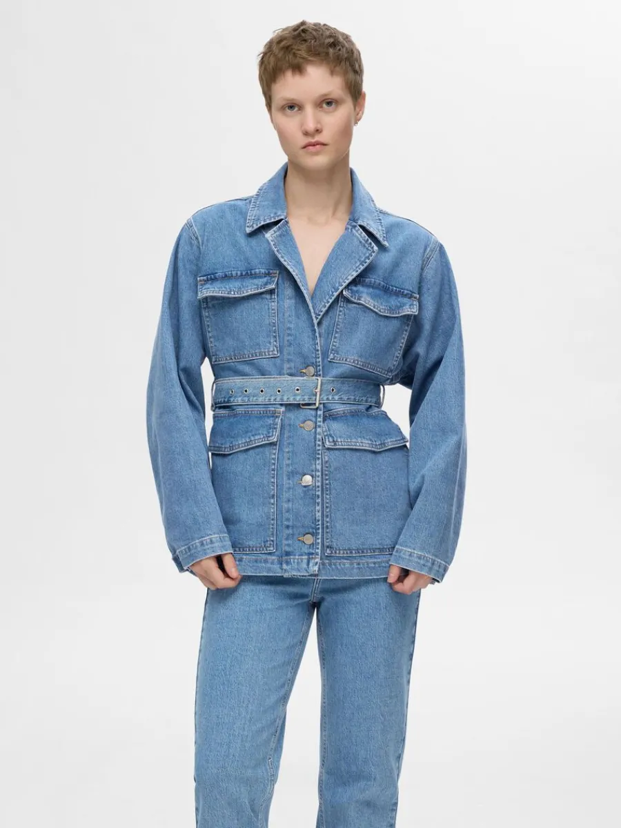 skrpfrsedd_jeansjacka_0.webp SELECTED SKÄRPFÖRSEDD JEANSJACKA Blue Shop