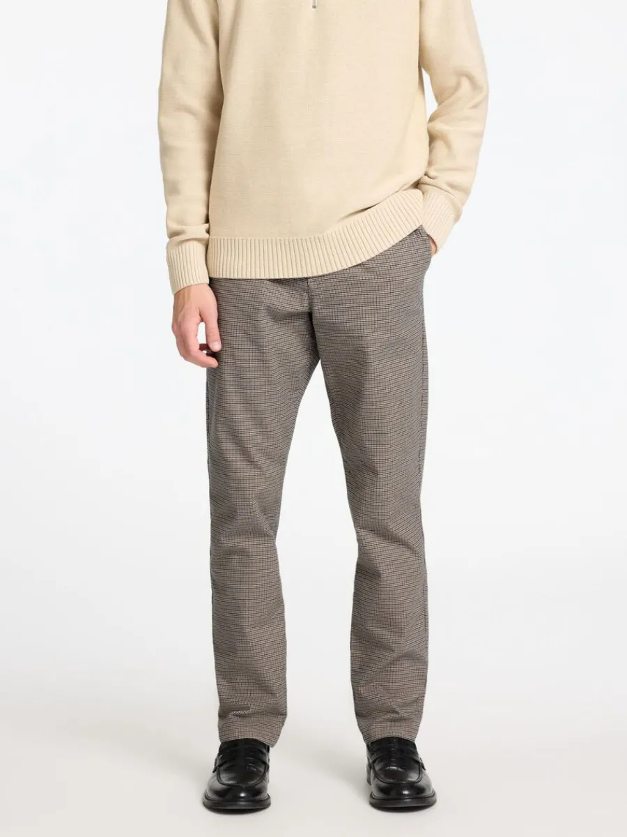 slim_fit_chinos_0.webp SELECTED 175 SLIM FIT CHINOS Brown Best