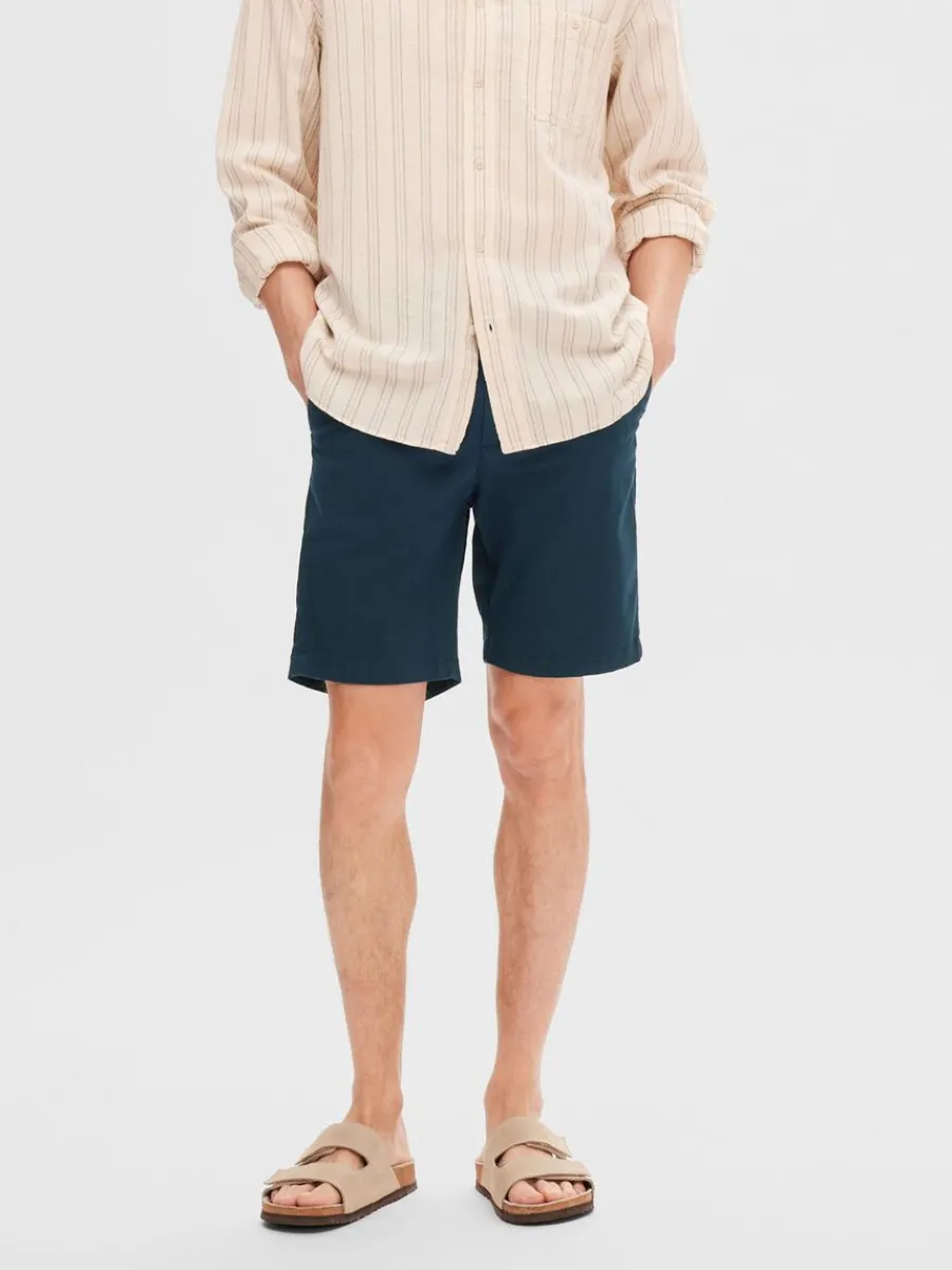 slim_fit_chinoshorts_0-1.webp SELECTED SLIM FIT CHINOSHORTS Blue Best