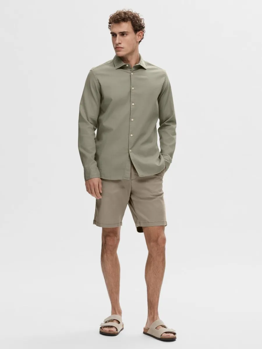 slim_fit_chinoshorts_2.webp SELECTED SLIM FIT CHINOSHORTS Brown Hot