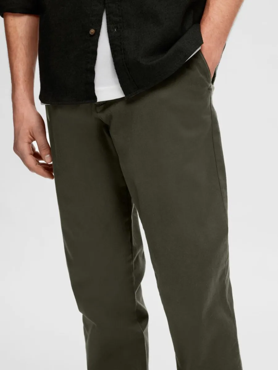 slim_fit_flex_chinos_5.webp SELECTED 175 SLIM FIT FLEX CHINOS Green Clearance