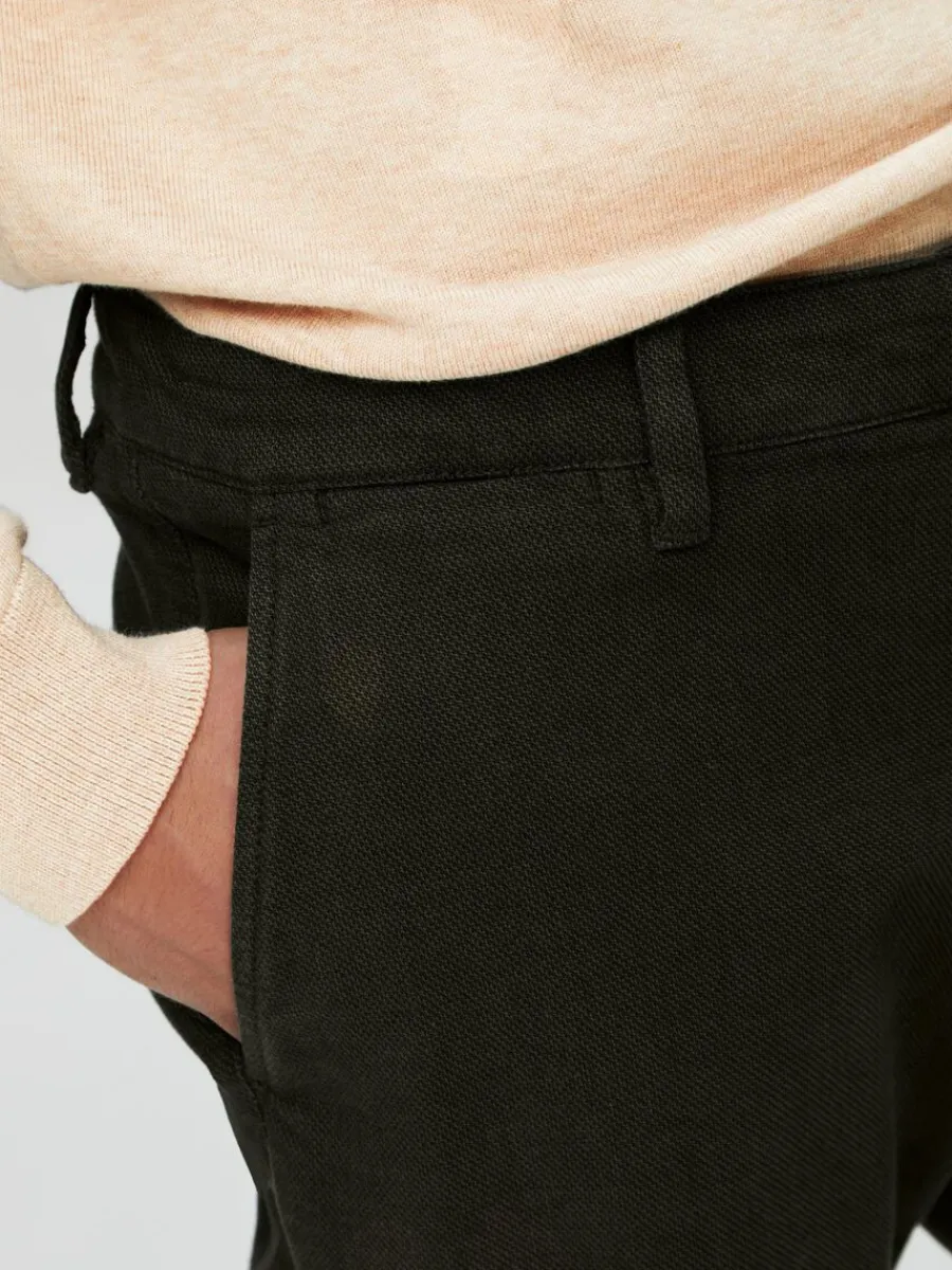 slim_fit_strukturerad_ch_5-1.webp SELECTED 175 SLIM FIT STRUKTURERAD CHINOS Green Hot